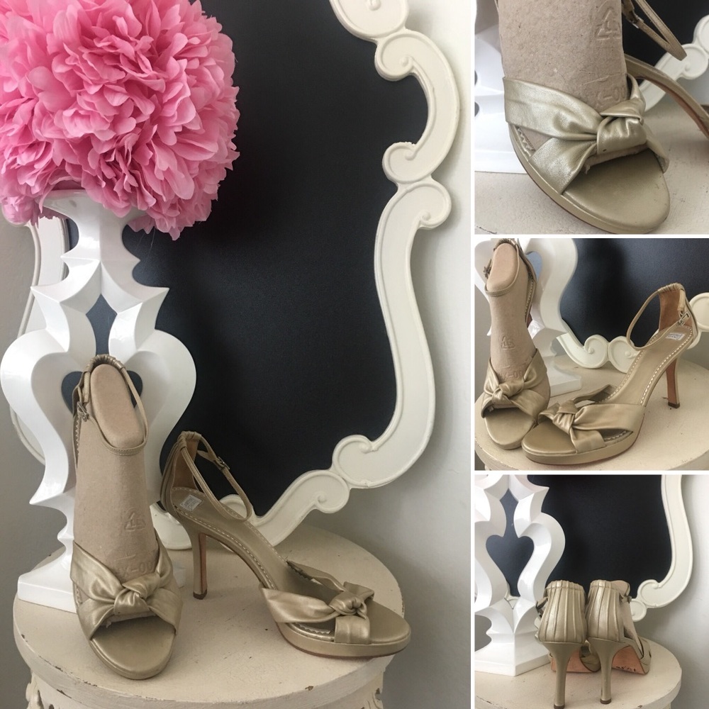 🌺Arturo Chiang 
Matte Gold Leather Heel
